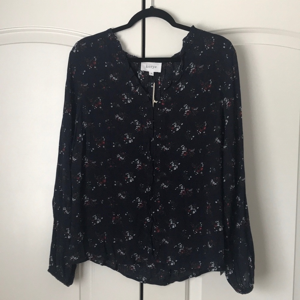 Korye medium long-sleeved flowered blouse